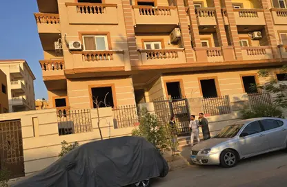 شقة - 3 غرف نوم - 3 حمامات للبيع في حي النادي - مدينة الشروق - القاهرة