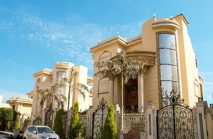 فيلا - 6 غرف نوم - 4 حمامات للبيع في جولدن هايتس - المستثمرين الشمالية - مدينة القاهرة الجديدة - القاهرة