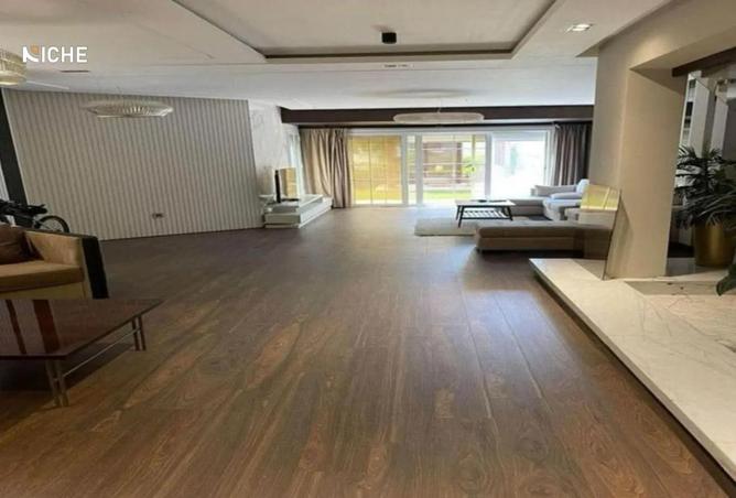 8033989 - Property Image 2