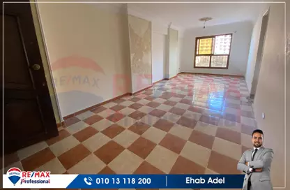 Apartment - 3 Bedrooms - 1 Bathroom for rent in Al Hilton St. - Smouha - Hay Sharq - Alexandria
