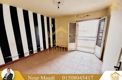 Apartment - 3 Bedrooms - 1 Bathroom for sale in Al Geish Road - Cleopatra - Hay Sharq - Alexandria