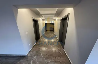 Apartment - 3 Bedrooms - 2 Bathrooms for sale in Al Arqam Ibn Abi Al Arqam St. - El Mearag City - Zahraa El Maadi - Hay El Maadi - Cairo