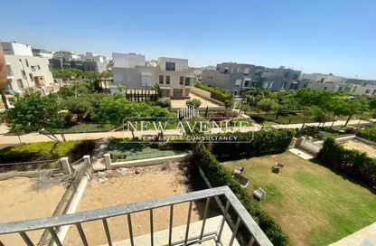 Apartment - 2 Bedrooms - 2 Bathrooms for sale in Lake View Residence - 5th Settlement Compounds - The 5th Settlement - New Cairo City - Cairo
