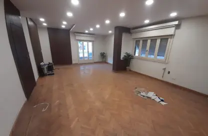 طابق كامل - استوديو - 5 حمامات للايجار في شارع عبد الحميد لطفي - المهندسين - الجيزة