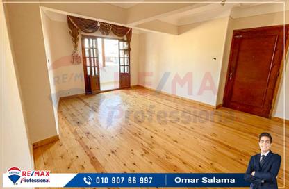 Duplex - 5 Bedrooms - 2 Bathrooms for rent in Mohamed Bahaa Al Din Al Ghouri St. - Smouha - Hay Sharq - Alexandria