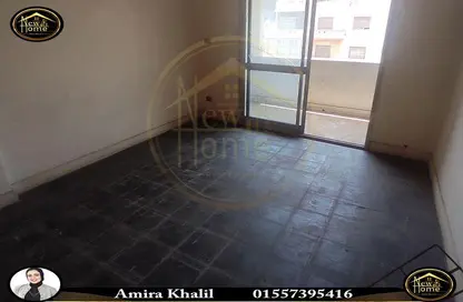 شقة - 4 غرف نوم - 2 حمامات للبيع في شارع رشدي - ستانلي - حي شرق - الاسكندرية
