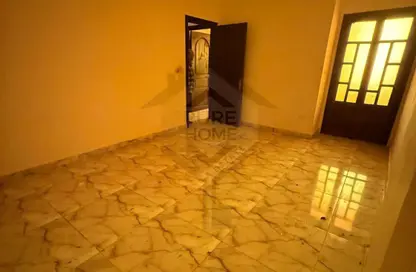 شقة - 3 غرف نوم - 1 حمام للبيع في شارع المنزلاوى - محرم بك - حي وسط - الاسكندرية