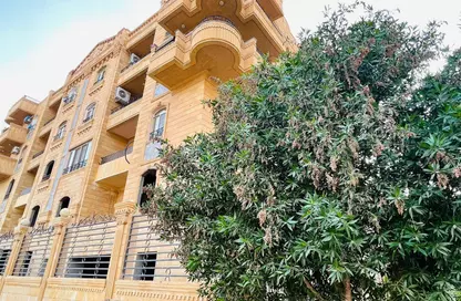Apartment - 3 Bedrooms - 2 Bathrooms for sale in 3rd District West - Shorouk City - Cairo