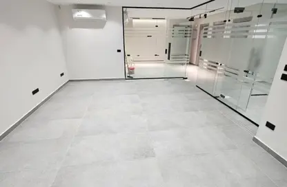 Office Space - Studio - 3 Bathrooms for rent in Rayhanah Plaza - Zahraa El Maadi - Hay El Maadi - Cairo