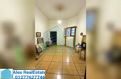 شقة - 4 غرف نوم - 2 حمامات للايجار في شارع أسطنبول-صلاح مصطفى - السلطان حسين - محطة الرمل - حي وسط - الاسكندرية