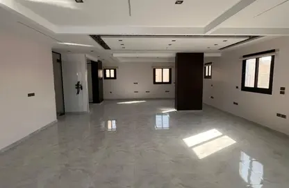 Office Space - Studio - 4 Bathrooms for rent in Maadi - Hay El Maadi - Cairo