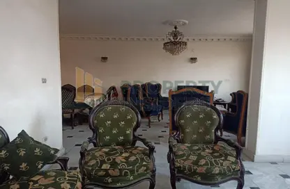 Apartment - 3 Bedrooms - 2 Bathrooms for sale in Hassan Assem St. - Zamalek - Cairo