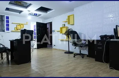 مساحات مكتبية - استوديو - 1 حمام للبيع في شارع محمد أمين شهيب - مصطفي كامل - حي شرق - الاسكندرية