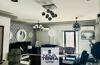 شقة - 3 غرف نوم - 2 حمامات للبيع في شارع 10 - جرينز - الحي السادس - الشيخ زايد - الجيزة