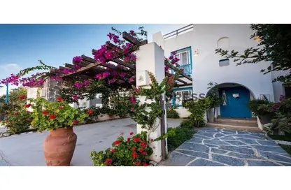 Chalet - 2 Bedrooms - 2 Bathrooms for sale in Mountain View - Ras Al Hekma - North Coast