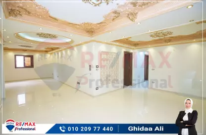 Apartment - 4 Bedrooms - 2 Bathrooms for sale in Al Nasr St. - Smouha - Hay Sharq - Alexandria