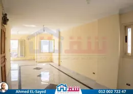 شقة - 3 غرف نوم - 2 حمامات للبيع في شارع جرين - محرم بك - حي وسط - الاسكندرية