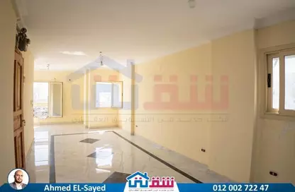 شقة - 3 غرف نوم - 2 حمامات للبيع في شارع جرين - محرم بك - حي وسط - الاسكندرية