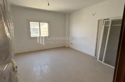 شقة - 3 غرف نوم - 3 حمامات للبيع في شارع الورود - غرب سوميد - مدينة 6 أكتوبر - الجيزة