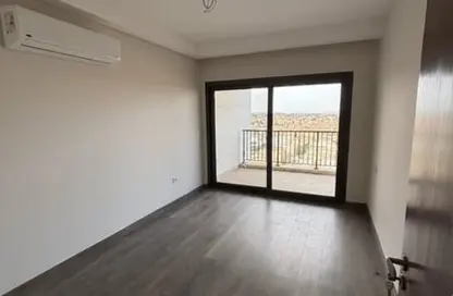 Apartment - 2 Bedrooms - 3 Bathrooms for sale in Village West - Sheikh Zayed Compounds - Sheikh Zayed City - Giza