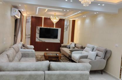 شقة - 3 غرف نوم - 3 حمامات للبيع في شارع وادي النيل - المهندسين - الجيزة