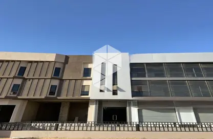 Clinic - Studio - 3 Bathrooms for rent in V90 - North Teseen St. - The 5th Settlement - New Cairo City - Cairo