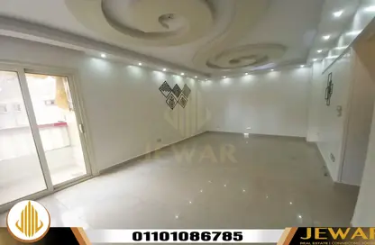 Apartment - 3 Bedrooms - 1 Bathroom for sale in Zezenia - Hay Sharq - Alexandria