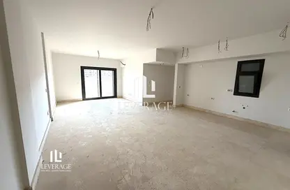 شقة - 2 غرف نوم - 2 حمامات للبيع في كمبوند البروج - كمبوندات الشروق - مدينة الشروق - القاهرة