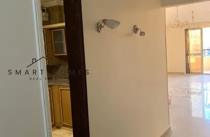 شقة - 3 غرف نوم - 1 حمام للايجار في الحي الثامن - الشيخ زايد - الجيزة