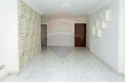 شقة - 3 غرف نوم - 1 حمام للبيع في شارع شعراوي - لوران - حي شرق - الاسكندرية