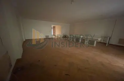 Apartment - 3 Bedrooms - 3 Bathrooms for sale in Esraa Al Moalemeen St. - Mohandessin - Giza