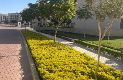 Apartment - 2 Bedrooms - 2 Bathrooms for sale in Villa Square - Fifth Square - The 5th Settlement - New Cairo City - Cairo