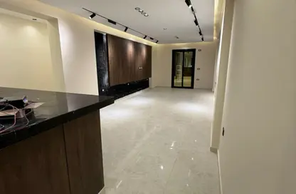 شقة - 3 غرف نوم - 2 حمامات للبيع في البوابة الرابعة - مينا - حدائق الاهرام - الجيزة