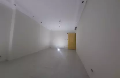 Apartment - 2 Bedrooms - 1 Bathroom for sale in Abo Qir St. - Glim - Hay Sharq - Alexandria
