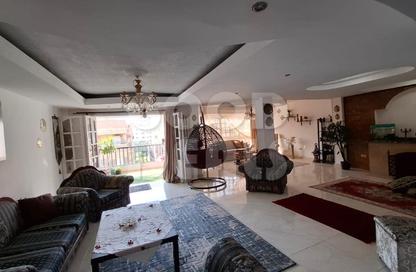 Apartment - 4 Bedrooms - 2 Bathrooms for sale in Khalil Ibn Kaldon St. - El Hegaz Square - El Nozha - Cairo