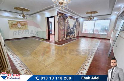 شقة - 4 غرف نوم - 2 حمامات للبيع في شارع كفر عبده - كفر عبده - رشدي - حي شرق - الاسكندرية