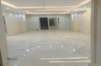 Apartment - 3 Bedrooms - 2 Bathrooms for sale in Fareek Awal Ali Amer St. - 6th Zone - Nasr City - Cairo