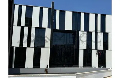 Office Space - Studio - 2 Bathrooms for rent in Hyde Park Business District Mall - South Teseen St. - The 5th Settlement - New Cairo City - Cairo