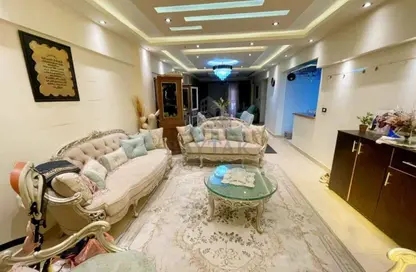 شقة - 3 غرف نوم - 2 حمامات للبيع في شارع الاقبال - السرايا - سيدي بشر - حي اول المنتزة - الاسكندرية