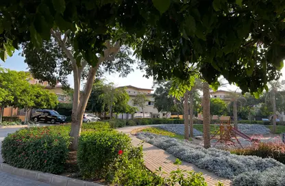 Townhouse - 3 Bedrooms - 4 Bathrooms for sale in Hyde Park Central - The 6th Settlement - New Cairo City - Cairo