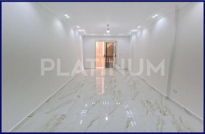 Apartment - 3 Bedrooms - 1 Bathroom for sale in Al Lahout St. - Backus - Hay Sharq - Alexandria