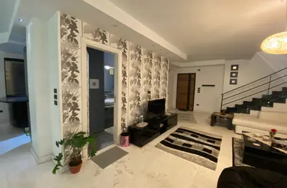 Apartment - 2 Bedrooms - 3 Bathrooms for rent in Al Mostathmir El Saghir - 10th District - Sheikh Zayed City - Giza