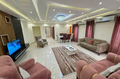 شقة - 3 غرف نوم - 3 حمامات للايجار في شارع الرياض - المهندسين - الجيزة