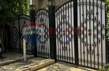 Apartment - 3 Bedrooms - 3 Bathrooms for sale in Sarayat Al Maadi - Hay El Maadi - Cairo
