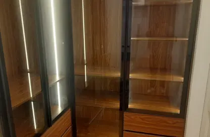 شقة - 4 غرف نوم - 2 حمامات للايجار في طريق بيفرلي هيلز - الحي السابع عشر - الشيخ زايد - الجيزة