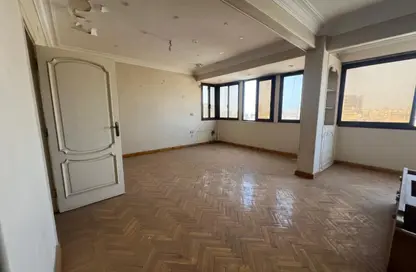Apartment - 3 Bedrooms - 2 Bathrooms for sale in Sohag St. - Al Gamea Square - Heliopolis - Masr El Gedida - Cairo