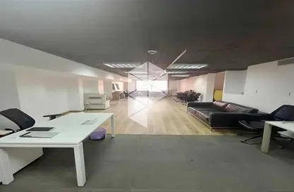 مساحات مكتبية - استوديو - 2 حمامات للايجار في شارع ال ٩٠ الجنوبي - شارع التسعين الجنوبي - التجمع الخامس - مدينة القاهرة الجديدة - القاهرة