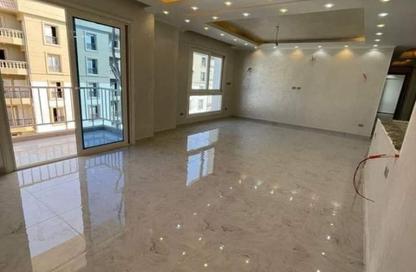 Apartment - 3 Bedrooms - 2 Bathrooms for sale in Village West - Sheikh Zayed Compounds - Sheikh Zayed City - Giza