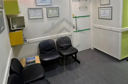 عيادة - استوديو - 1 حمام للبيع في شارع لافيزون - بولكلي - حي شرق - الاسكندرية