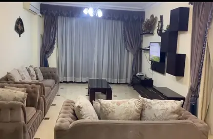 شقة - 3 غرف نوم - 2 حمامات للايجار في شارع جابر بن حيان - الدقي - الجيزة